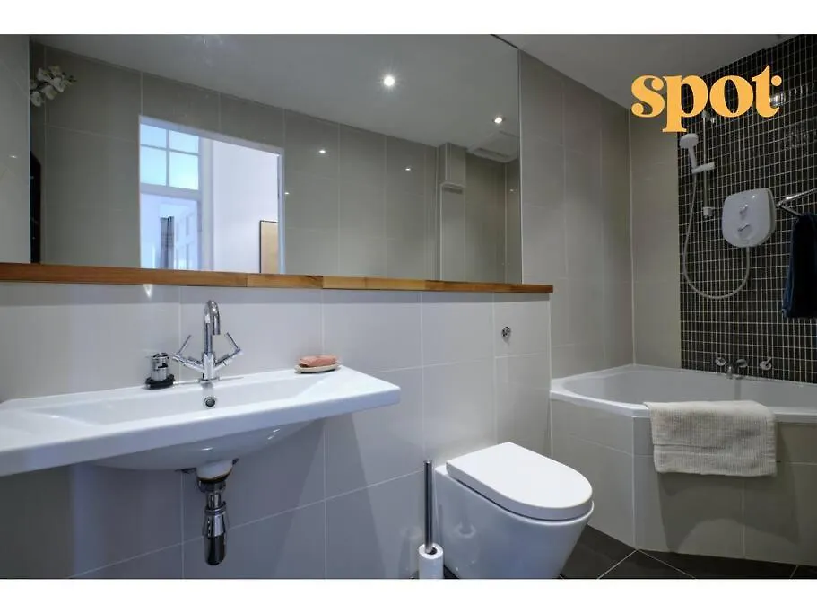 Spacious New Town 2Br-1Ba Flat Edinburgh