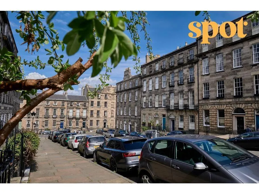 Spacious New Town 2Br-1Ba Flat Edinburgh